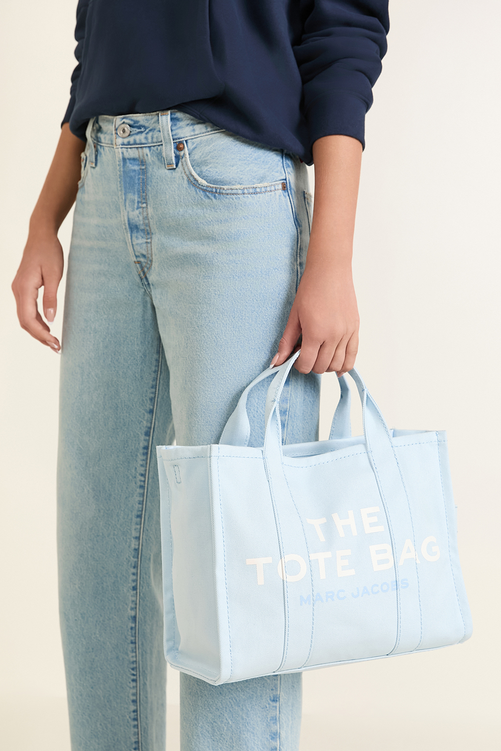 תמונת כל הלוק של תיק טוט מדיום